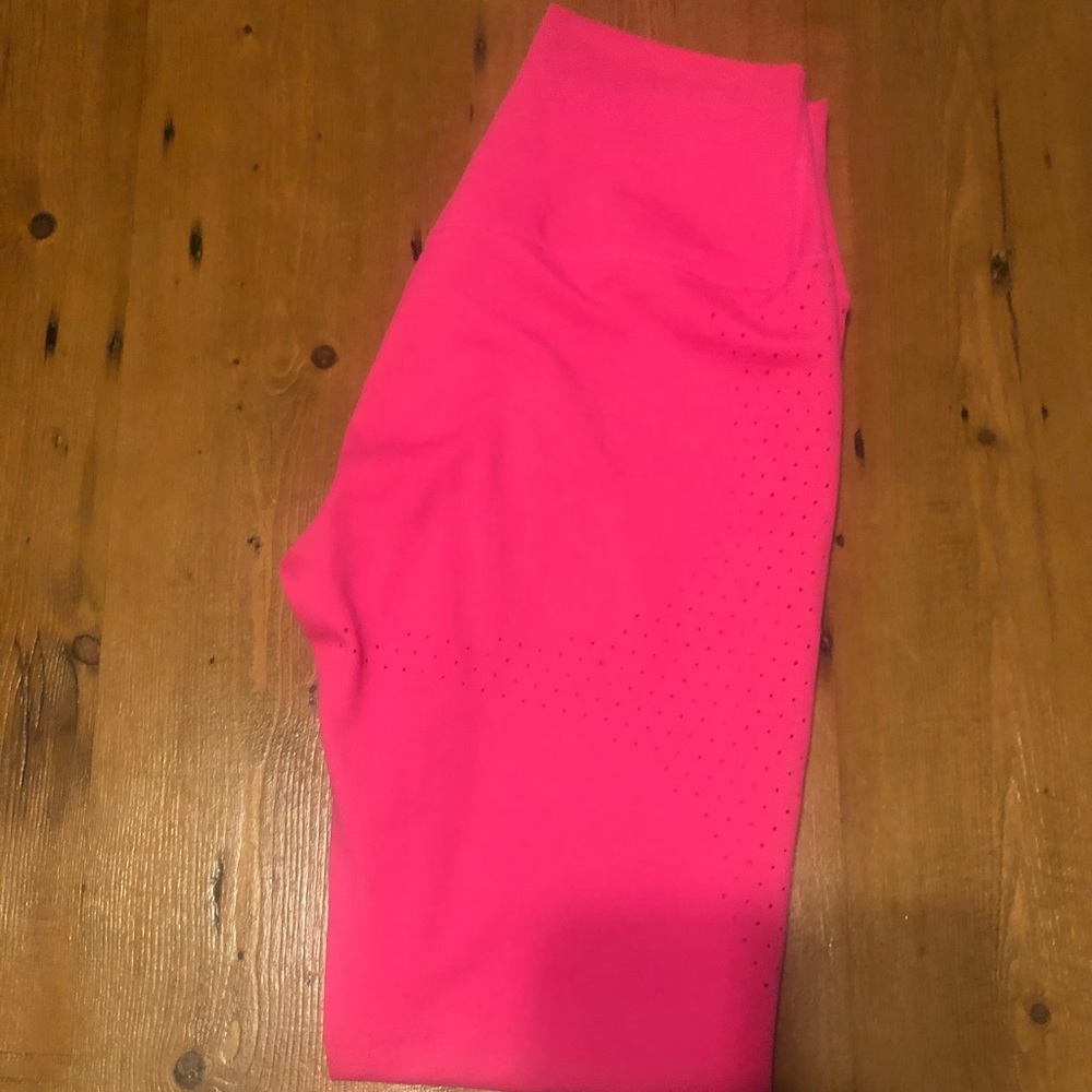 BuffBunny leggings in hot pink!